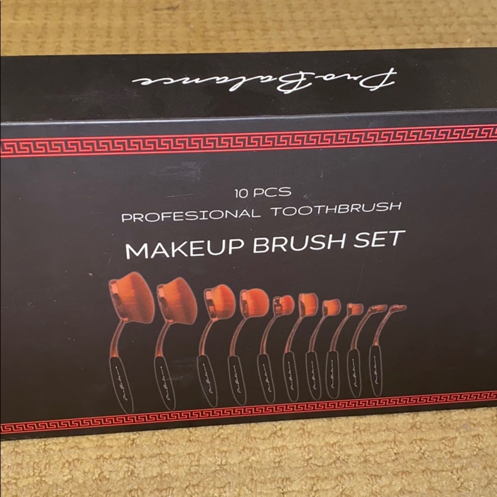 NEVER USED round makeup brushes💄